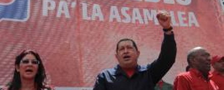 Marchan en apoyo a medidas de Chávez